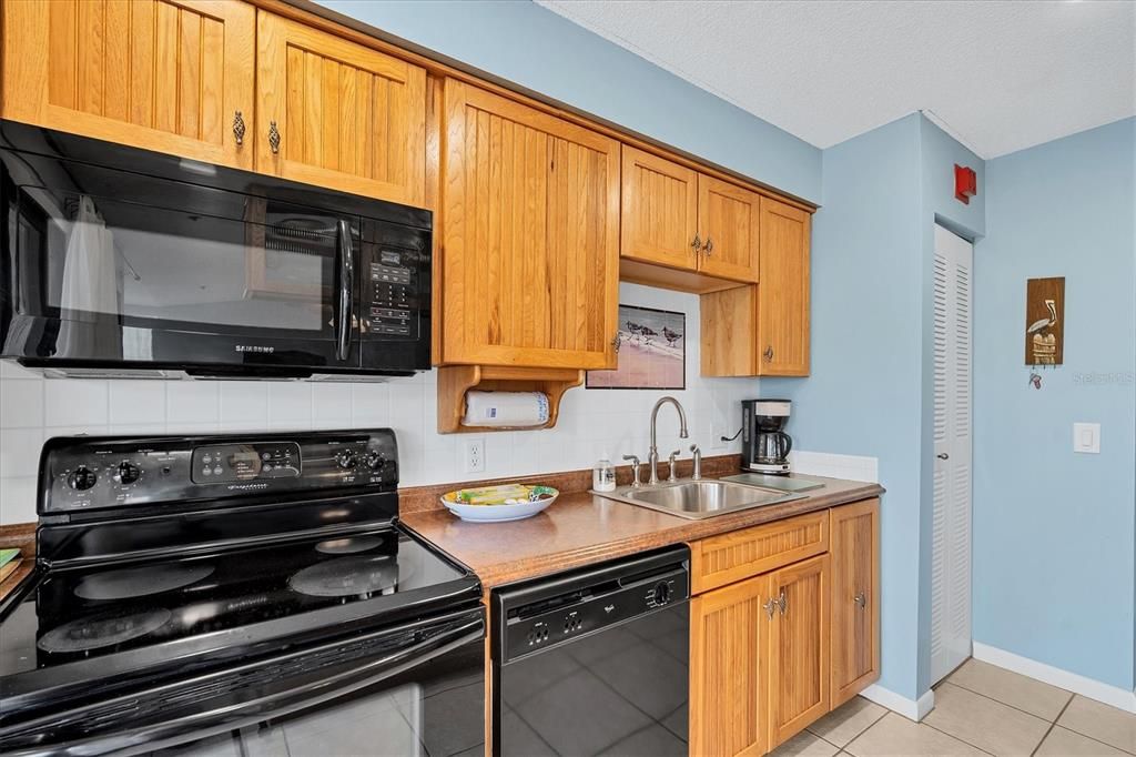 For Sale: $539,900 (2 beds, 2 baths, 1035 Square Feet)