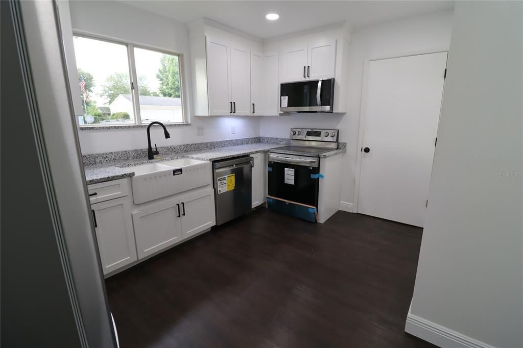 For Sale: $220,000 (3 beds, 2 baths, 1400 Square Feet)
