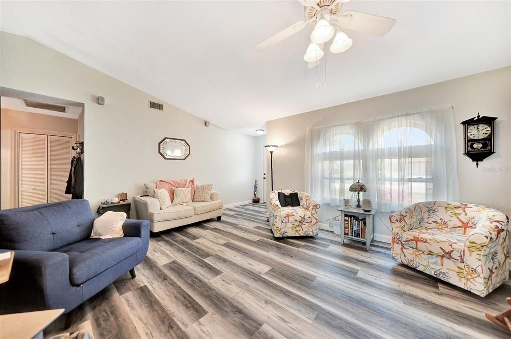 Active With Contract: $399,900 (3 beds, 2 baths, 1769 Square Feet)