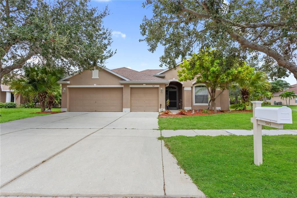 Active With Contract: $359,900 (4 beds, 3 baths, 2195 Square Feet)
