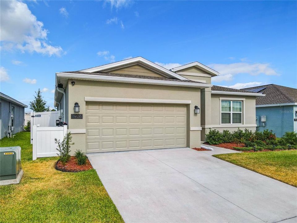 Active With Contract: $359,900 (4 beds, 3 baths, 2090 Square Feet)