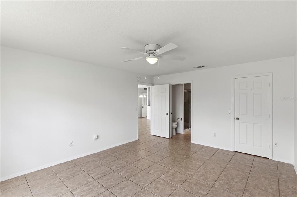 For Sale: $267,900 (1 beds, 1 baths, 958 Square Feet)