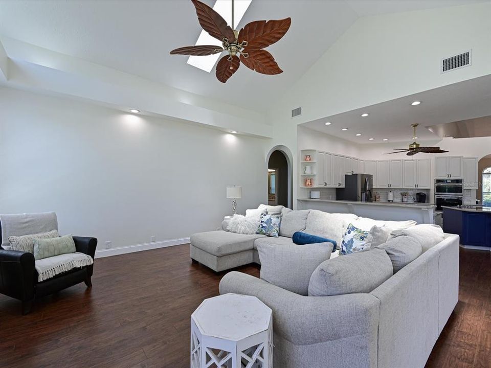 For Sale: $766,400 (3 beds, 3 baths, 2887 Square Feet)