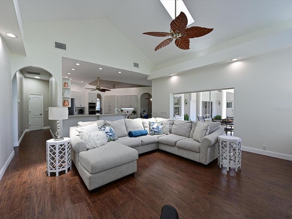 For Sale: $766,400 (3 beds, 3 baths, 2887 Square Feet)