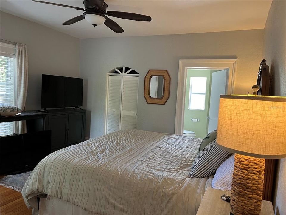 Active With Contract: $3,500 (2 beds, 2 baths, 962 Square Feet)