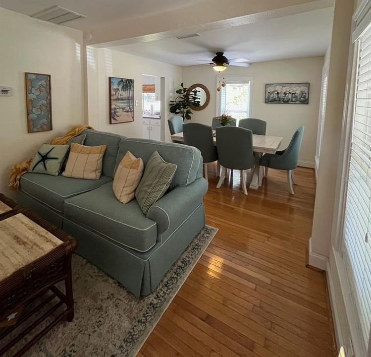 Active With Contract: $3,500 (2 beds, 2 baths, 962 Square Feet)