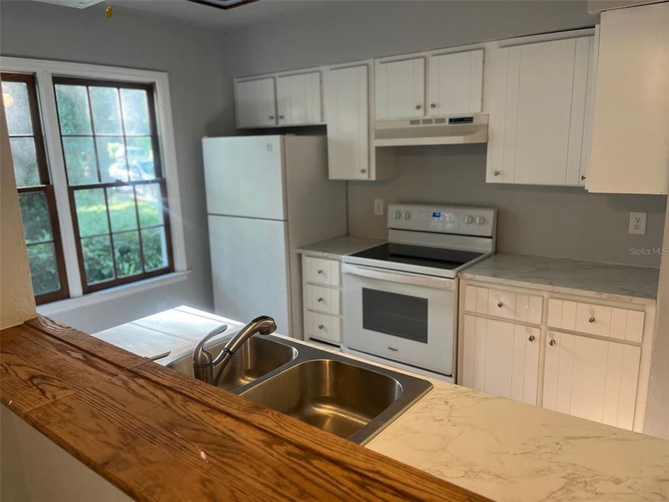 Active With Contract: $195,000 (2 beds, 2 baths, 1088 Square Feet)