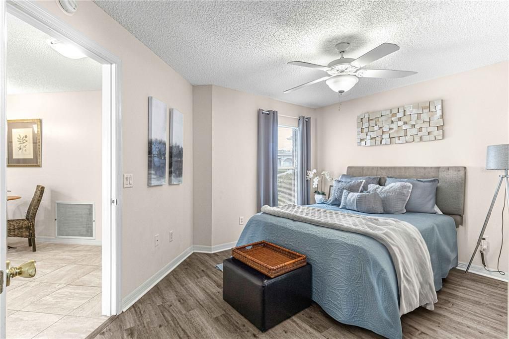 Guest bedroom-ENSUITE with bathroom