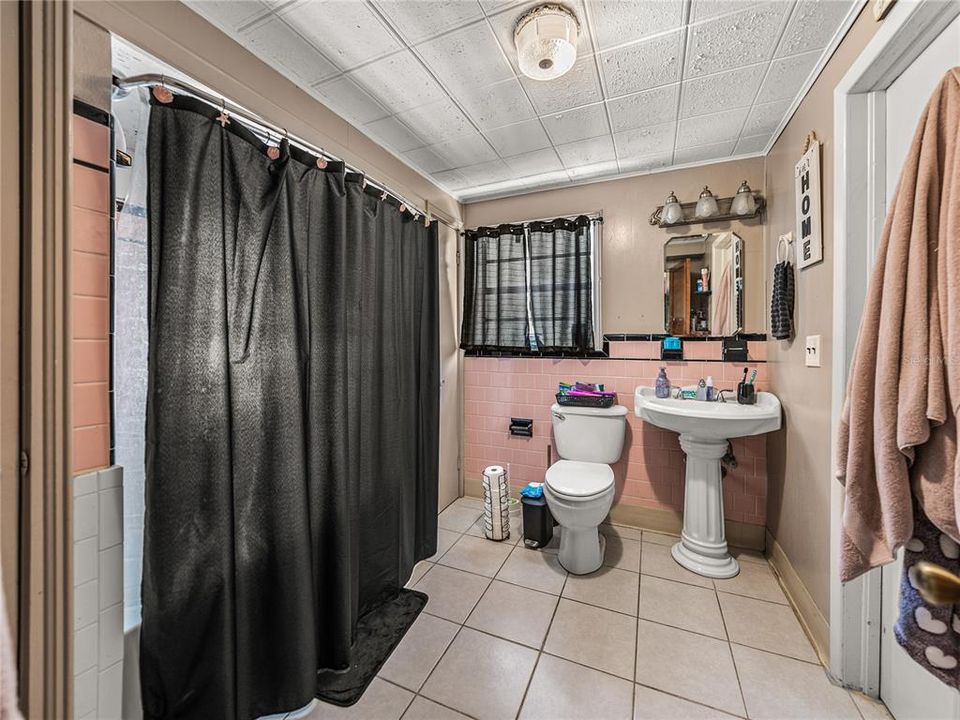 For Sale: $499,000 (2 beds, 1 baths, 1100 Square Feet)