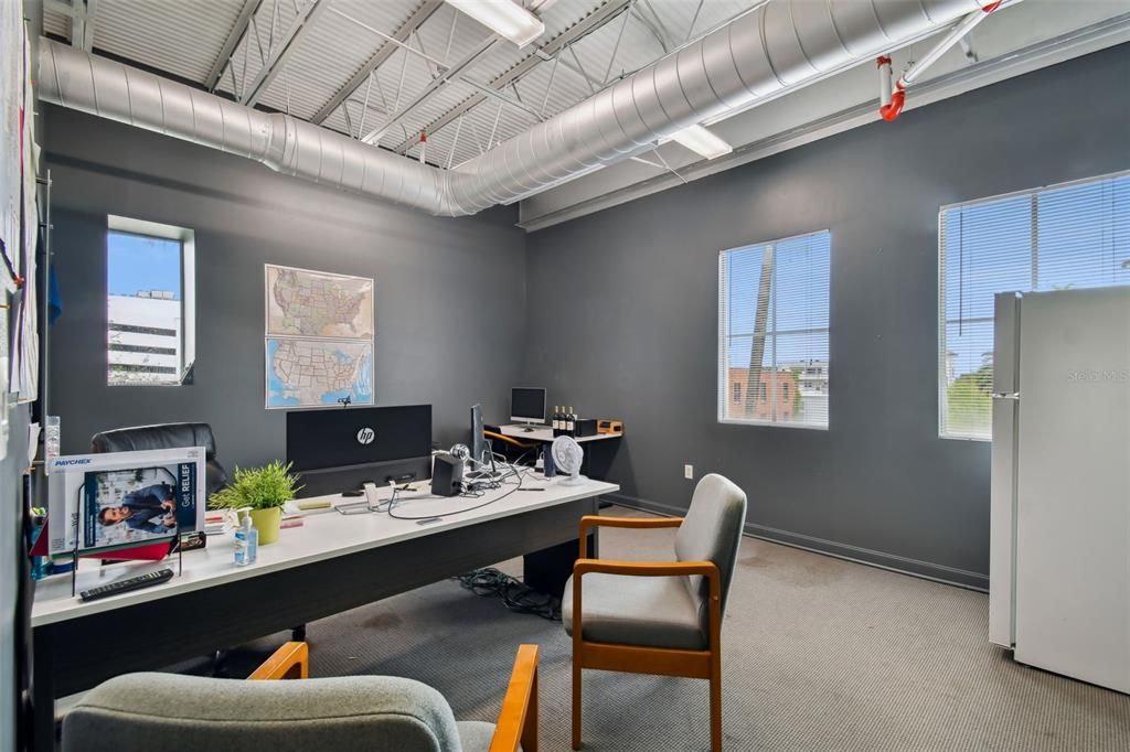 300 A offices with natural light