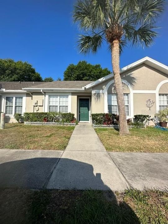 Active With Contract: $1,700 (2 beds, 2 baths, 1000 Square Feet)