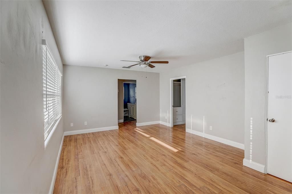 For Sale: $242,500 (3 beds, 1 baths, 1131 Square Feet)