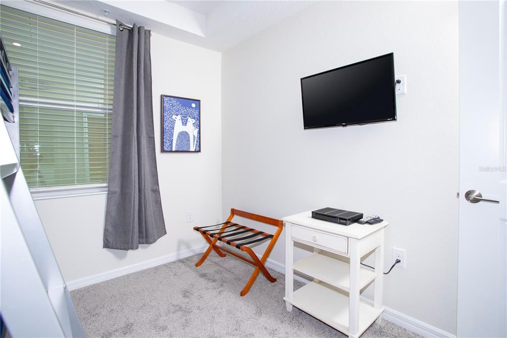 For Sale: $360,000 (2 beds, 2 baths, 1126 Square Feet)