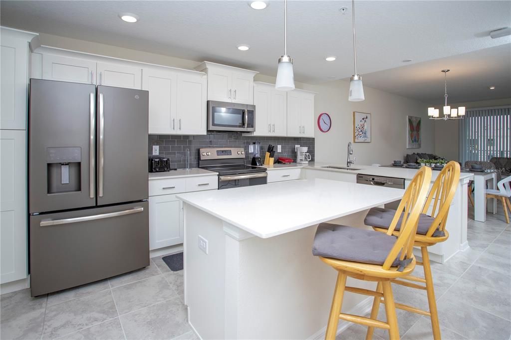 For Sale: $360,000 (2 beds, 2 baths, 1126 Square Feet)