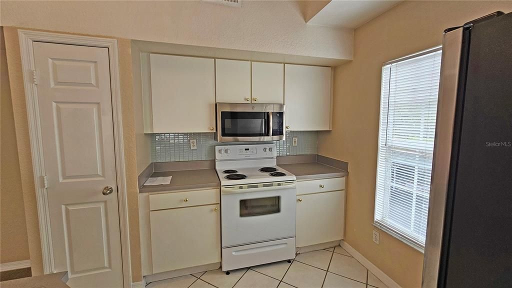 For Rent: $2,100 (2 beds, 2 baths, 1373 Square Feet)