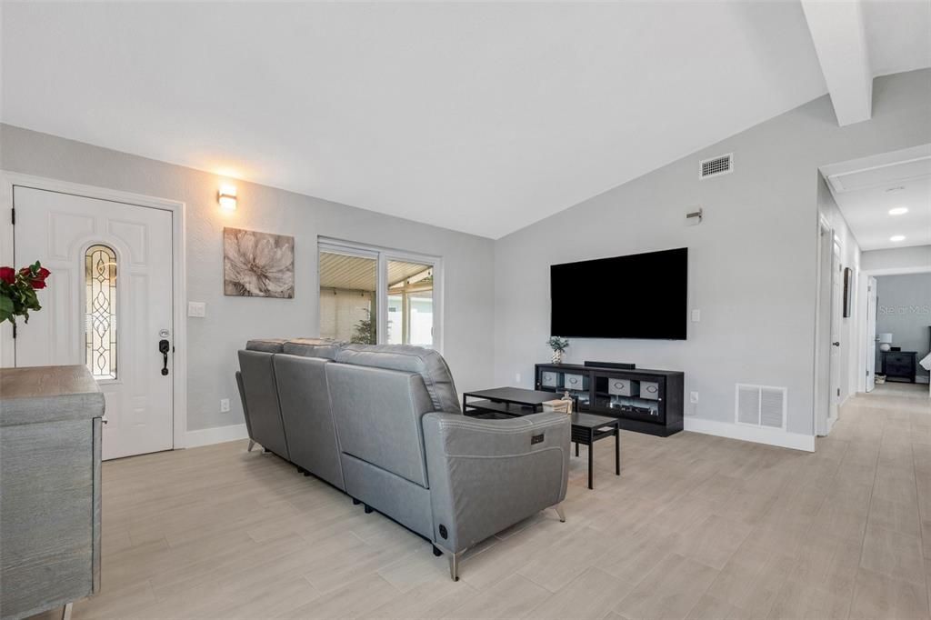 For Sale: $449,000 (3 beds, 2 baths, 1242 Square Feet)