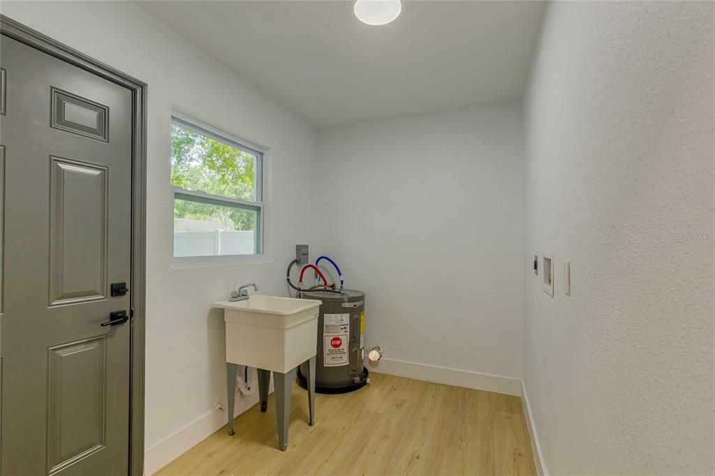 Active With Contract: $465,000 (4 beds, 2 baths, 1731 Square Feet)