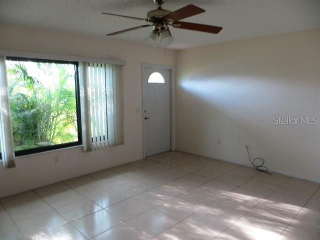 For Sale: $240,000 (2 beds, 1 baths, 900 Square Feet)