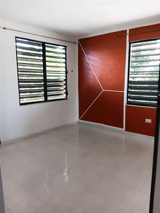 Activo con contrato: $230,000 (4 camas, 2 baños, 1748 Pies cuadrados)