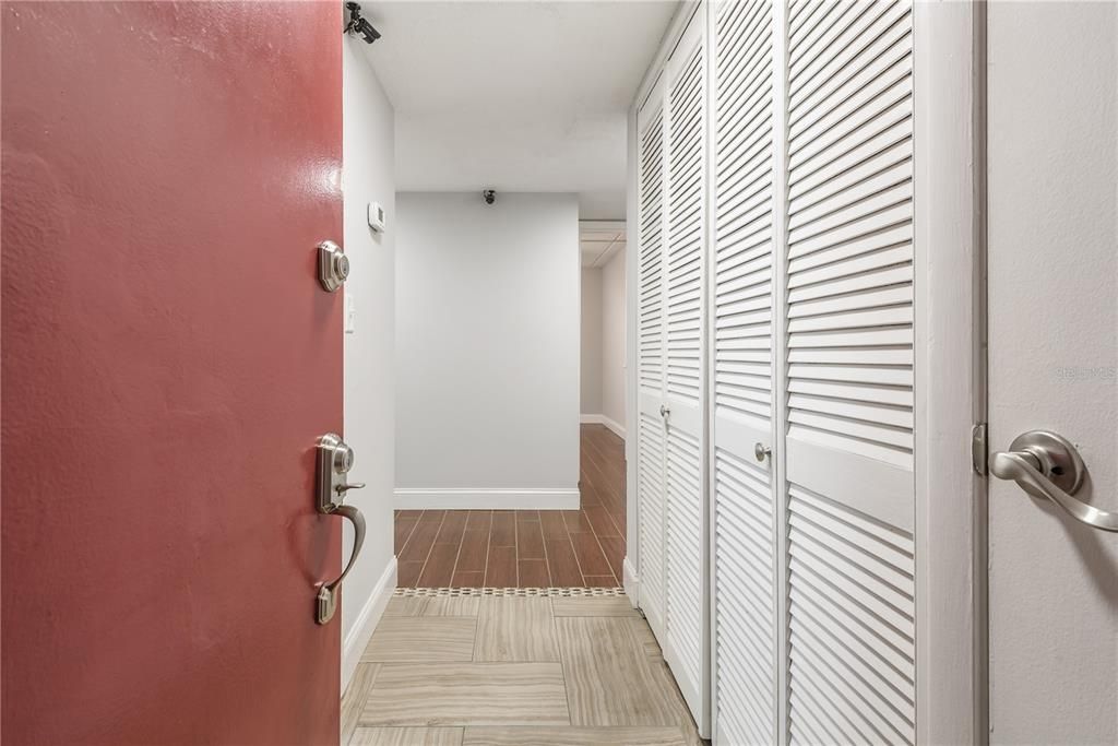 Active With Contract: $2,500 (2 beds, 2 baths, 936 Square Feet)