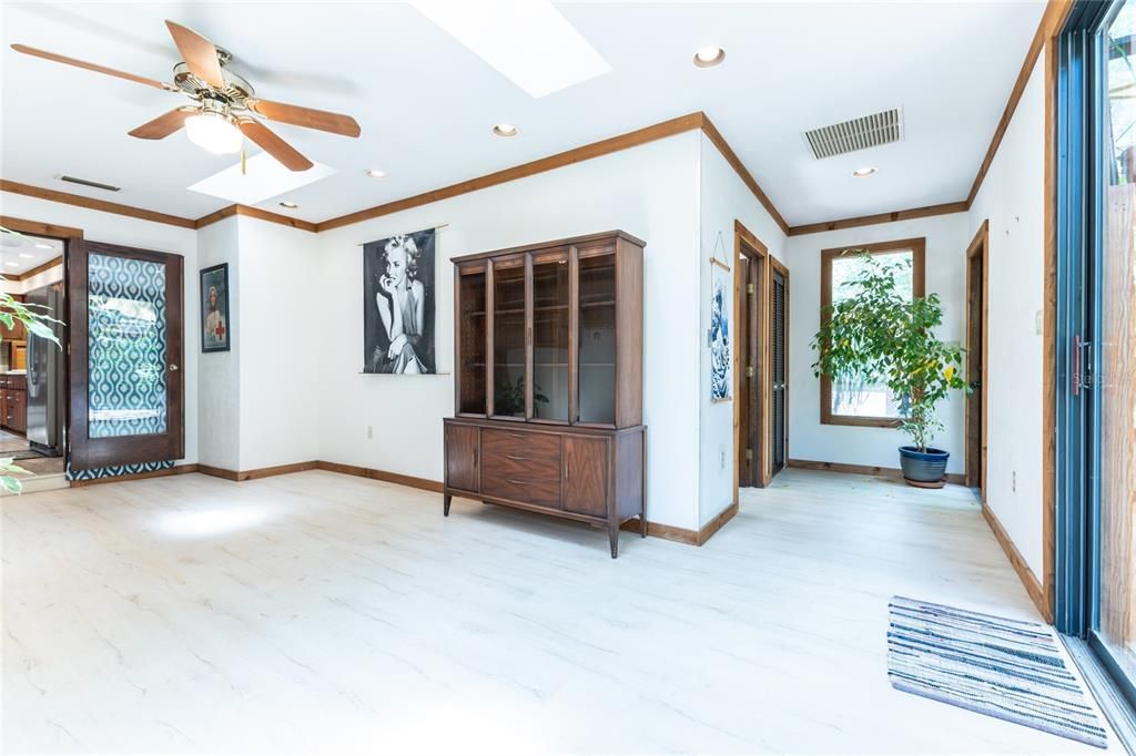 Active With Contract: $459,000 (3 beds, 3 baths, 2233 Square Feet)