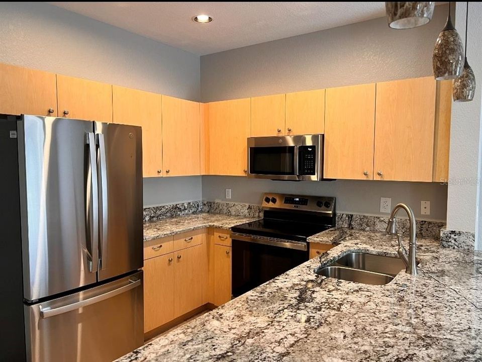 For Rent: $2,100 (2 beds, 2 baths, 1526 Square Feet)
