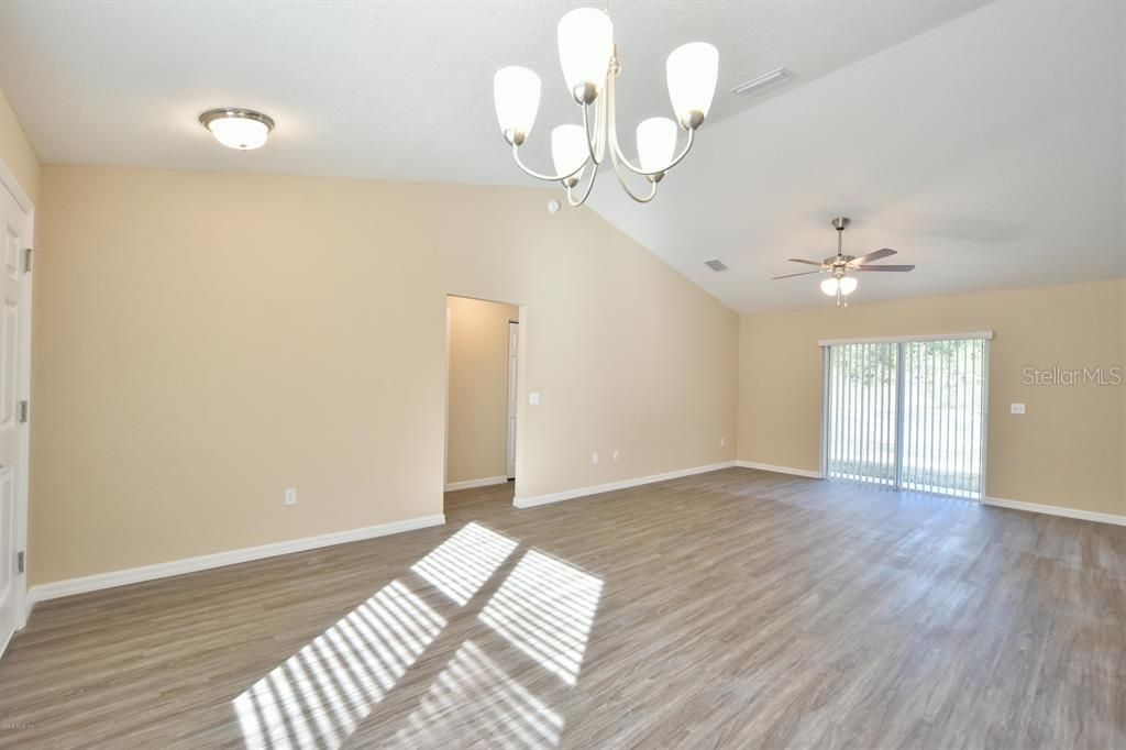 For Sale: $269,900 (3 beds, 2 baths, 1413 Square Feet)