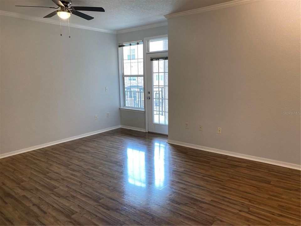 For Sale: $319,990 (2 beds, 1 baths, 996 Square Feet)