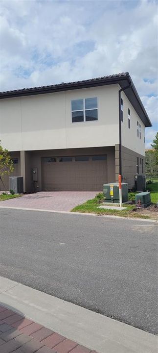 Active With Contract: $2,850 (3 beds, 2 baths, 1708 Square Feet)