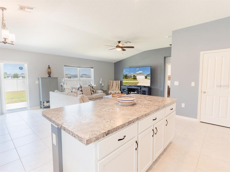Active With Contract: $297,500 (4 beds, 2 baths, 1696 Square Feet)