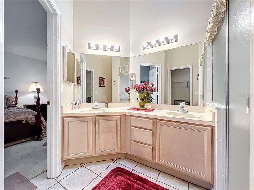 En-Suite bath features double sinks, shower and generous sized walk-in closet