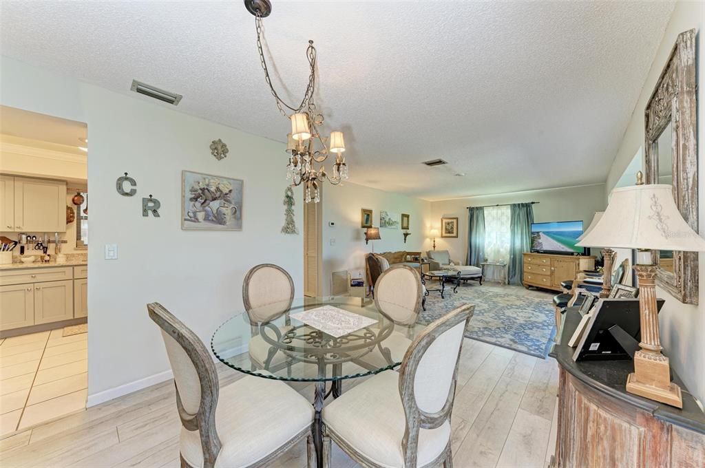 For Sale: $294,000 (2 beds, 2 baths, 1194 Square Feet)