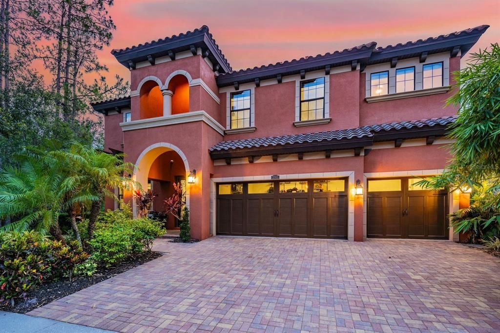 For Sale: $1,500,000 (5 beds, 4 baths, 3518 Square Feet)