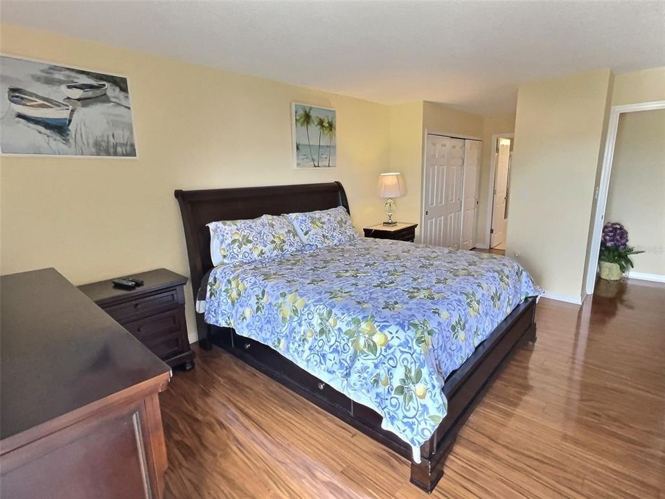 For Sale: $499,900 (2 beds, 2 baths, 1310 Square Feet)