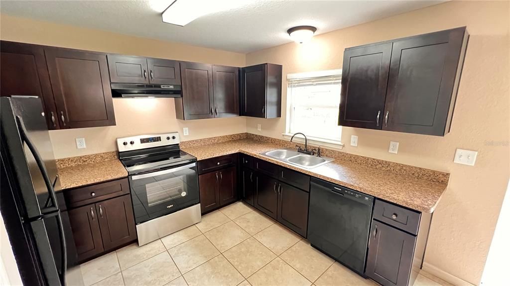 For Rent: $1,675 (3 beds, 2 baths, 1331 Square Feet)