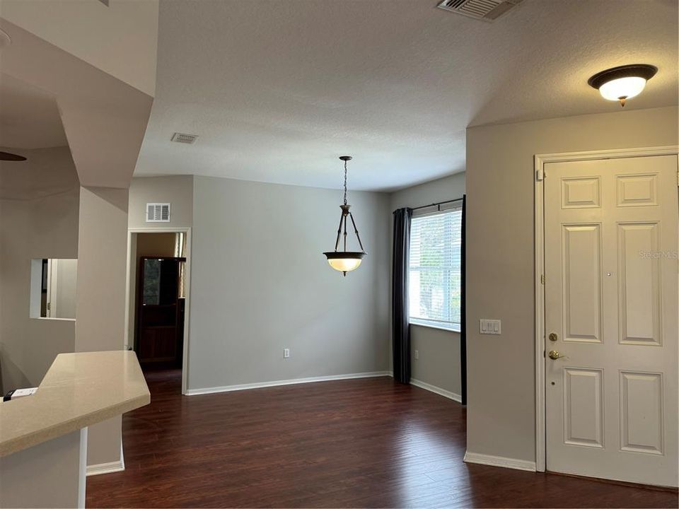 For Sale: $319,000 (3 beds, 2 baths, 1462 Square Feet)