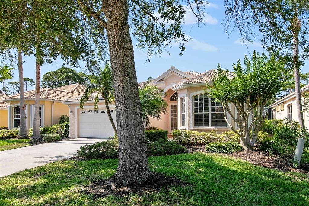 Active With Contract: $559,700 (3 beds, 2 baths, 1909 Square Feet)