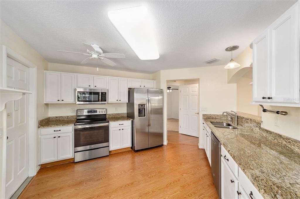 Active With Contract: $259,500 (2 beds, 2 baths, 1581 Square Feet)