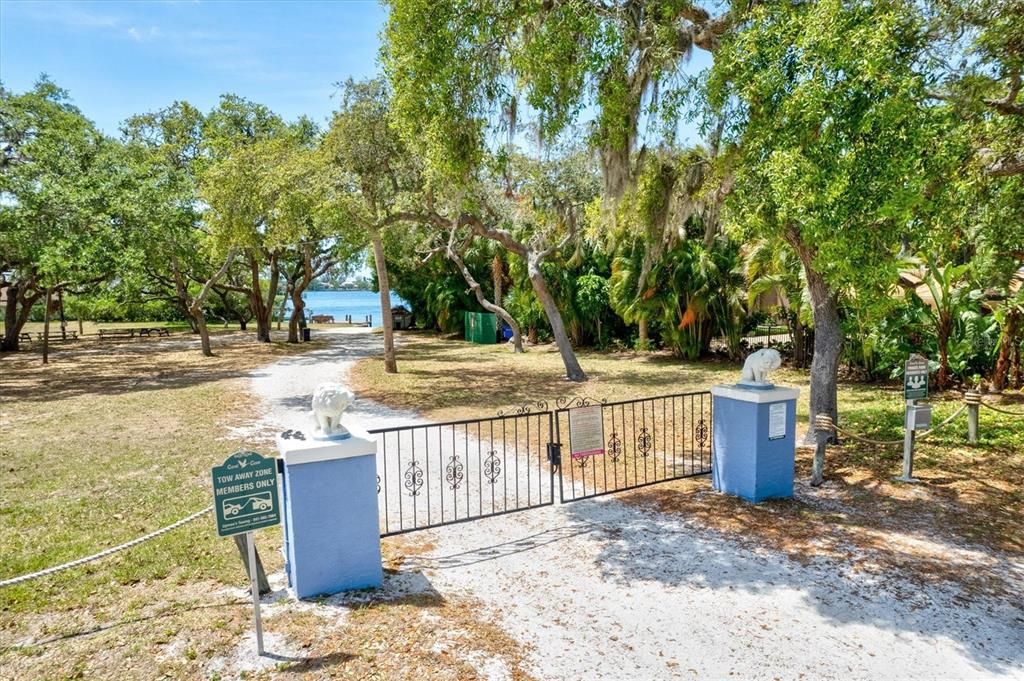 For Sale: $1,389,000 (3 beds, 2 baths, 1875 Square Feet)