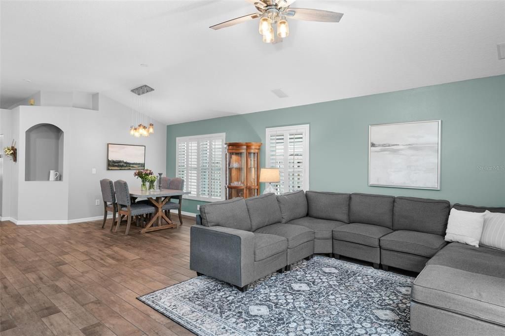 Active With Contract: $600,000 (4 beds, 2 baths, 1929 Square Feet)