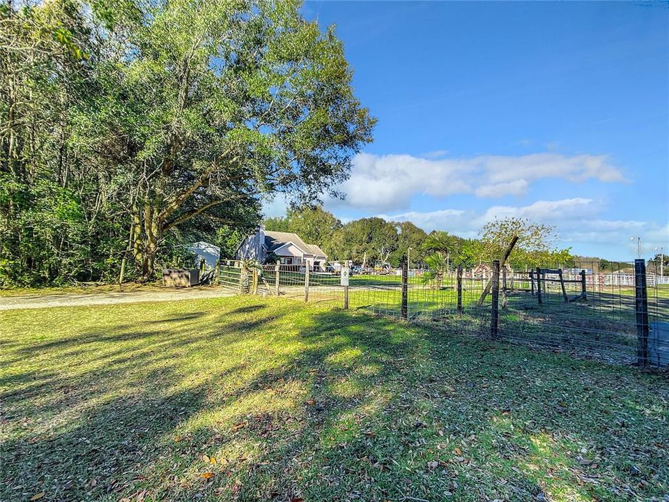 For Sale: $500,000 (3 beds, 2 baths, 1577 Square Feet)