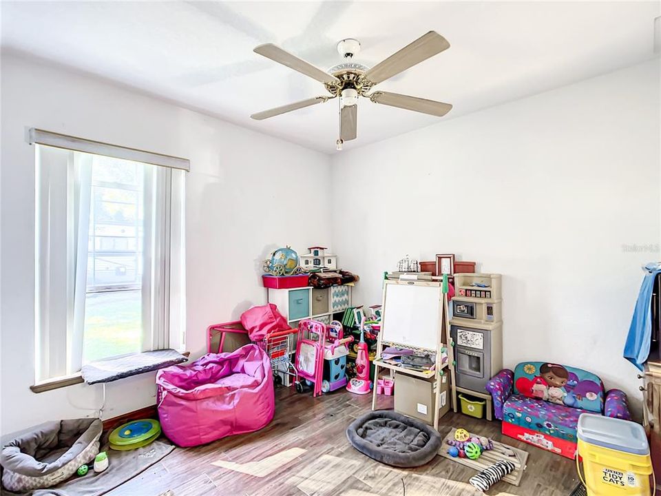 For Sale: $500,000 (3 beds, 2 baths, 1577 Square Feet)
