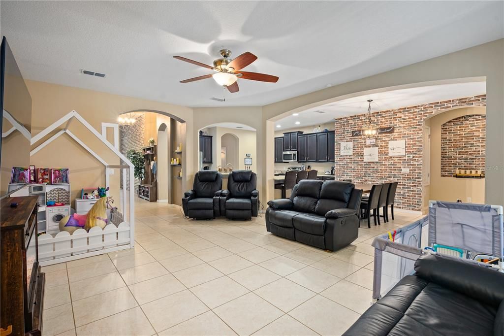 For Sale: $524,900 (5 beds, 3 baths, 2908 Square Feet)