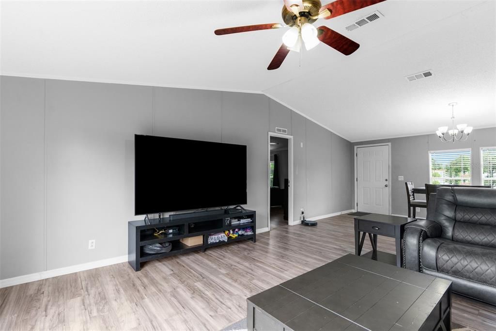 Active With Contract: $249,000 (3 beds, 2 baths, 1620 Square Feet)