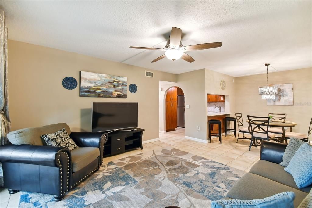 Active With Contract: $235,000 (2 beds, 2 baths, 1060 Square Feet)