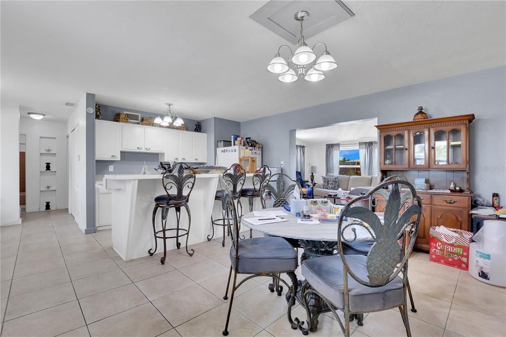 Recently Sold: $205,000 (2 beds, 1 baths, 944 Square Feet)