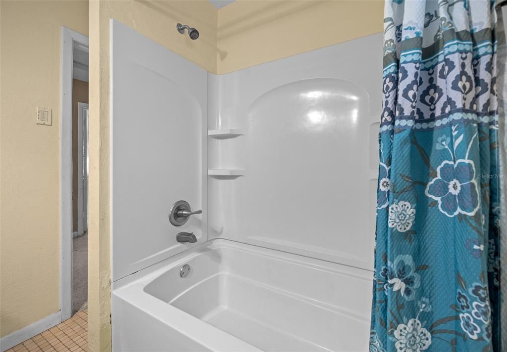 Guest Bathroom Tub/Shower Combo