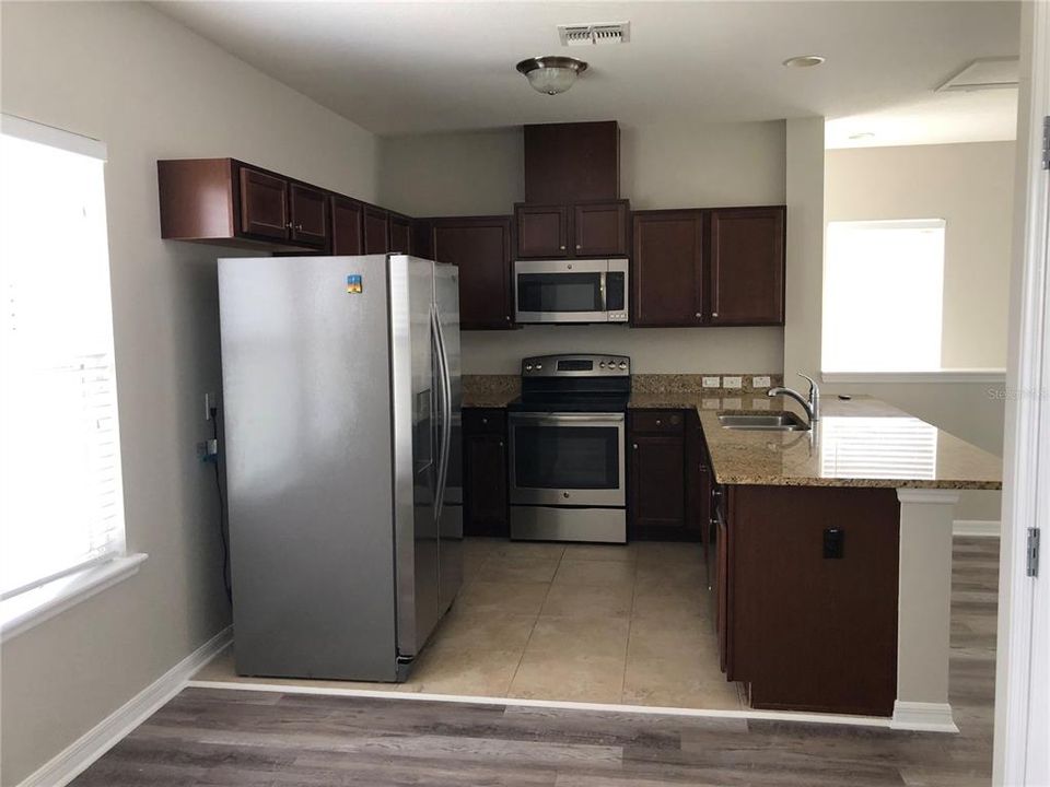 Recently Rented: $1,600 (1 beds, 1 baths, 748 Square Feet)