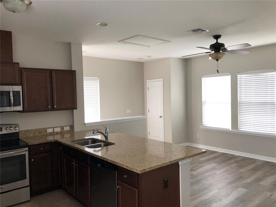 Recently Rented: $1,600 (1 beds, 1 baths, 748 Square Feet)