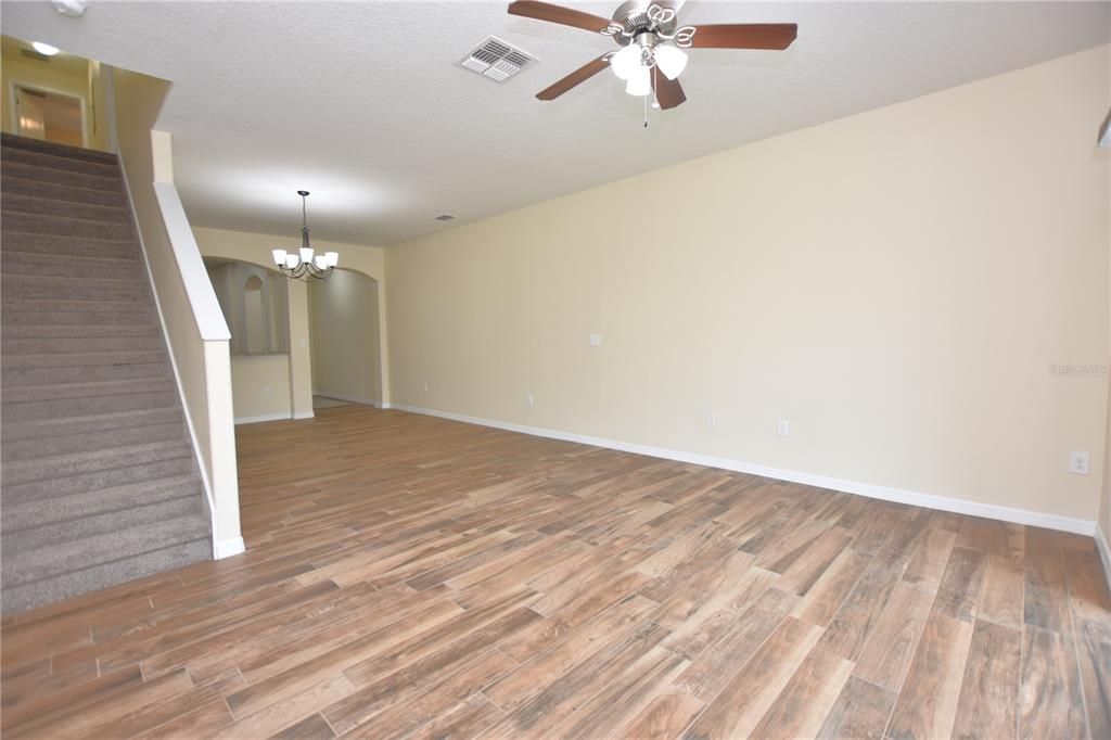 Active With Contract: $1,700 (3 beds, 2 baths, 1713 Square Feet)